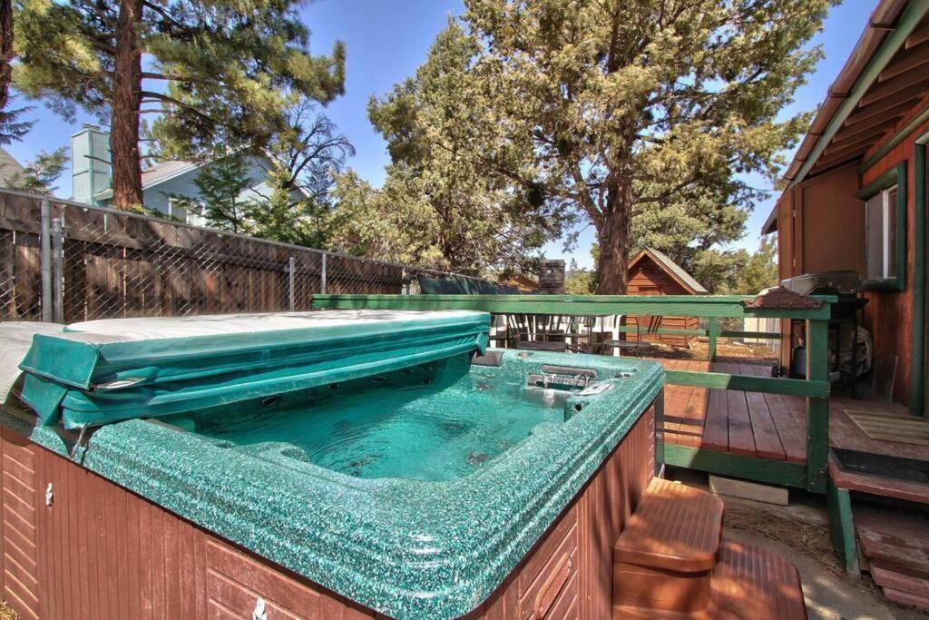 Вилла Los Osos Cozy Cabin With Private Spa And Bbq Биг Бэар Лейк Экстерьер фото